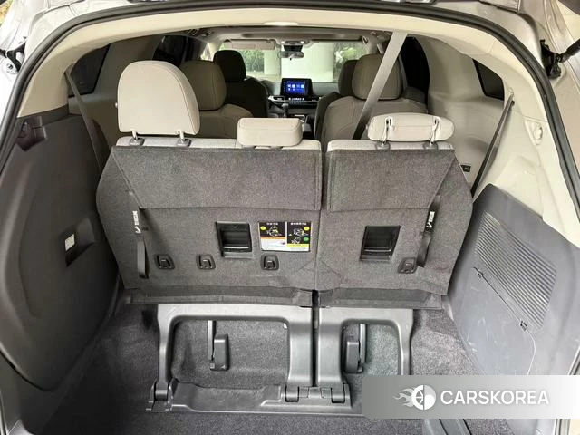 Toyota Saina 2023 Серебристо-серый из Китая, фото 4