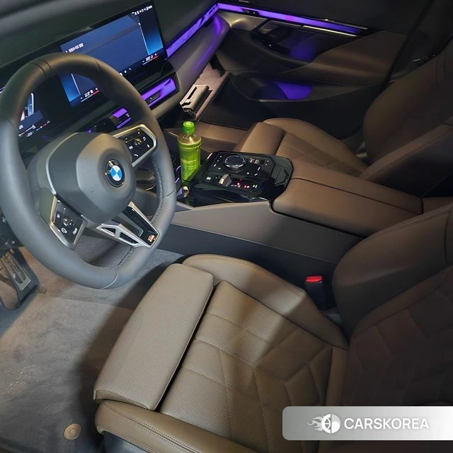 BMW 5 Series (G60) 2025 Серебристо-серый из Кореи, фото 4