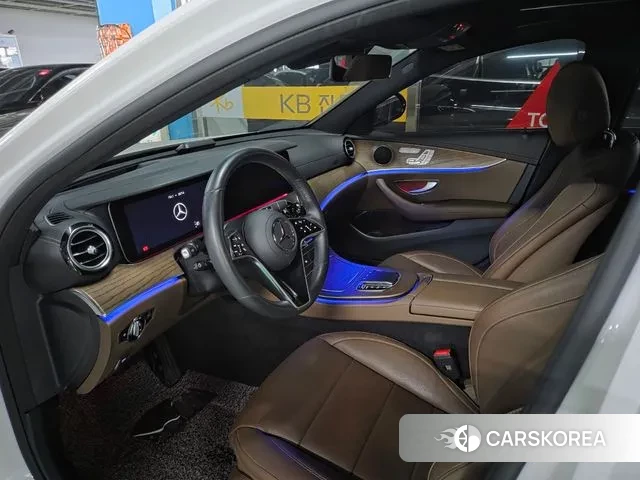 Mercedes-Benz E-Class W213 2023 Белый из Кореи, фото 4