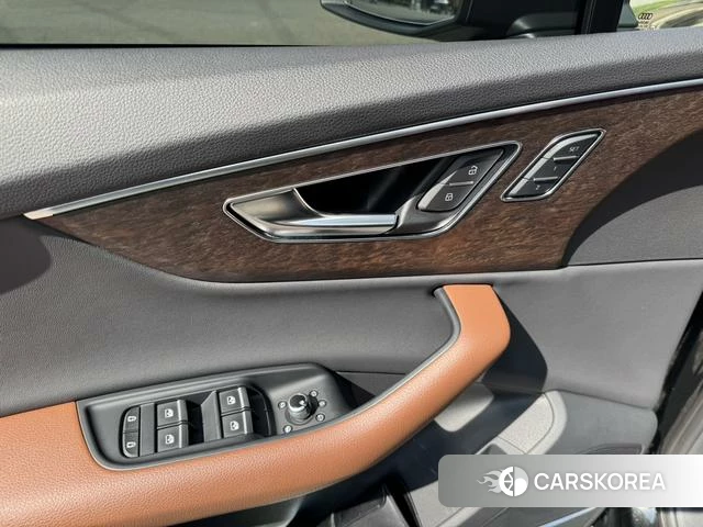 Audi Q7 2022 Черный из Китая, фото 6