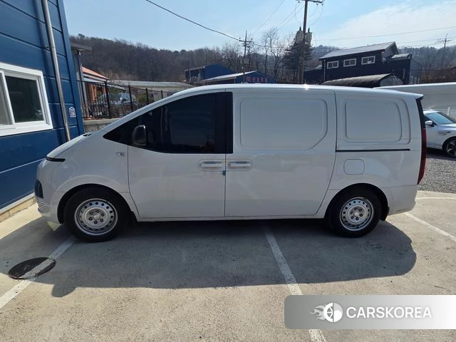 Hyundai Staria 2025 Белый из Кореи, фото 4