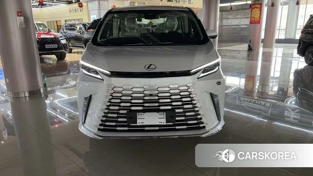 Lexus LM 2026 Белый из Китая, фото 4