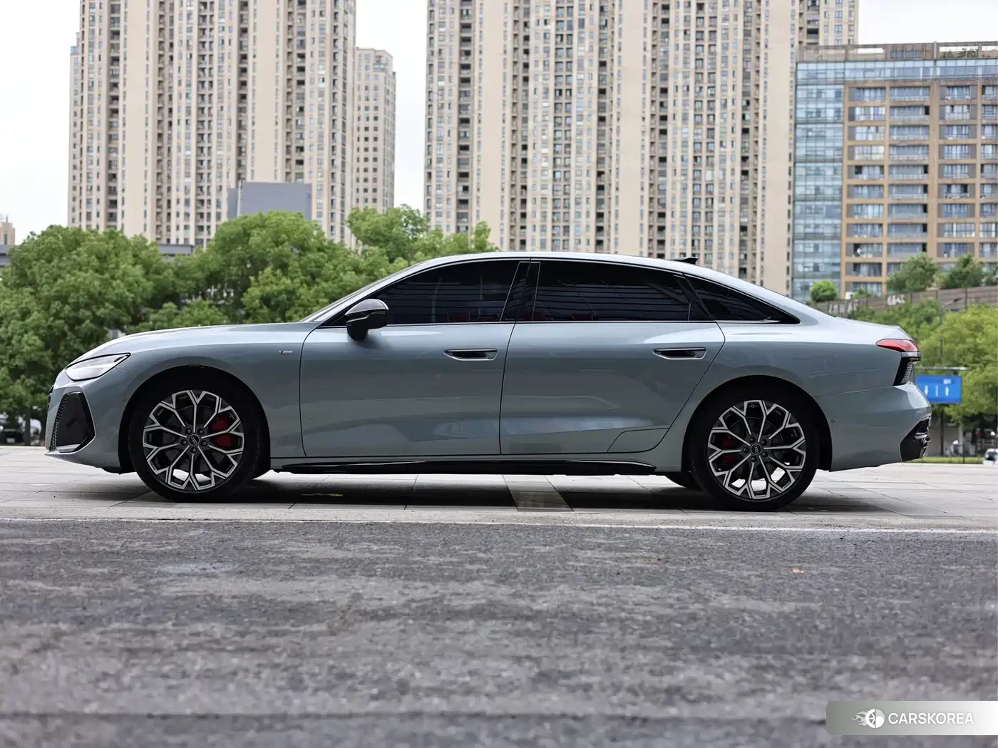 Audi A6L id 4589375 из Китая 14