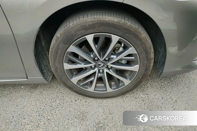 Lexus ES id 4314606 из Китая 11