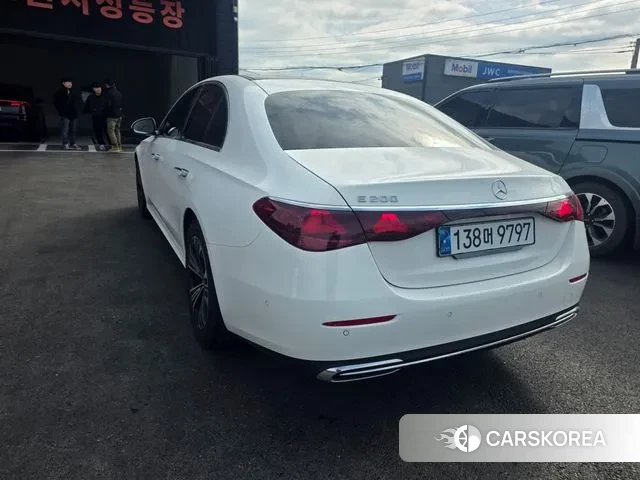 Mercedes-Benz E-Class W214 2024 Белый из Кореи, фото 4