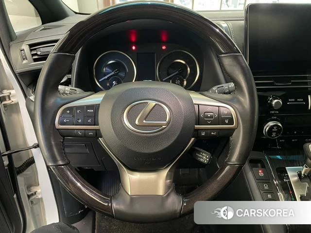 Lexus LM id 4348952 из Китая 18