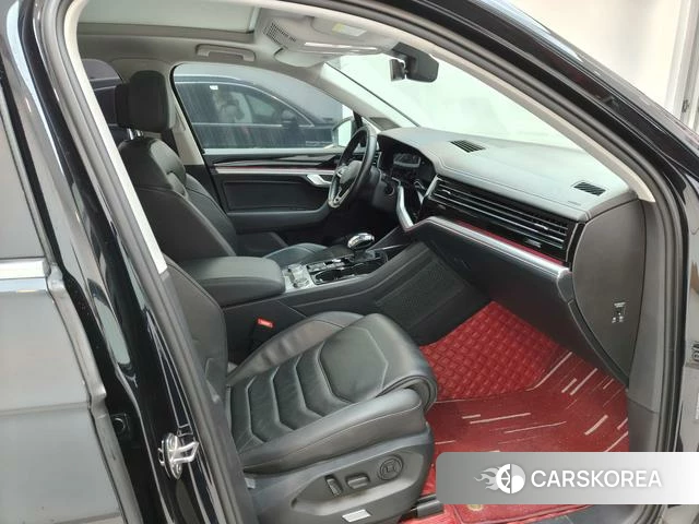 Volkswagen Touareg id 4240259 из Китая 14