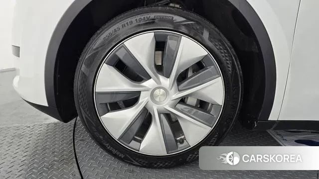 Tesla Model Y id 3599928 из Кореи 14