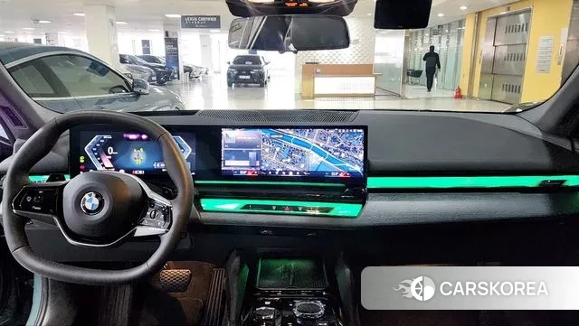 BMW 5 Series (G60) 2025 Темно-зеленый из Кореи, фото 4