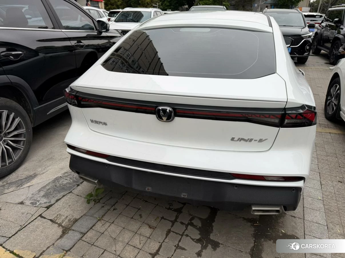 Chang'an UNI-V 2024 Белый из Китая, фото 4