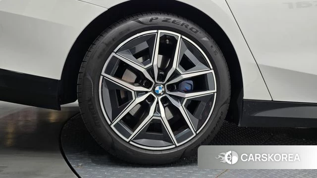 BMW 5 Series (G60) id 4591102 из Кореи 29
