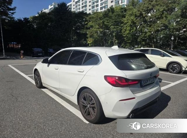 BMW 1 Series (F40) 2021 Белый из Кореи, фото 4