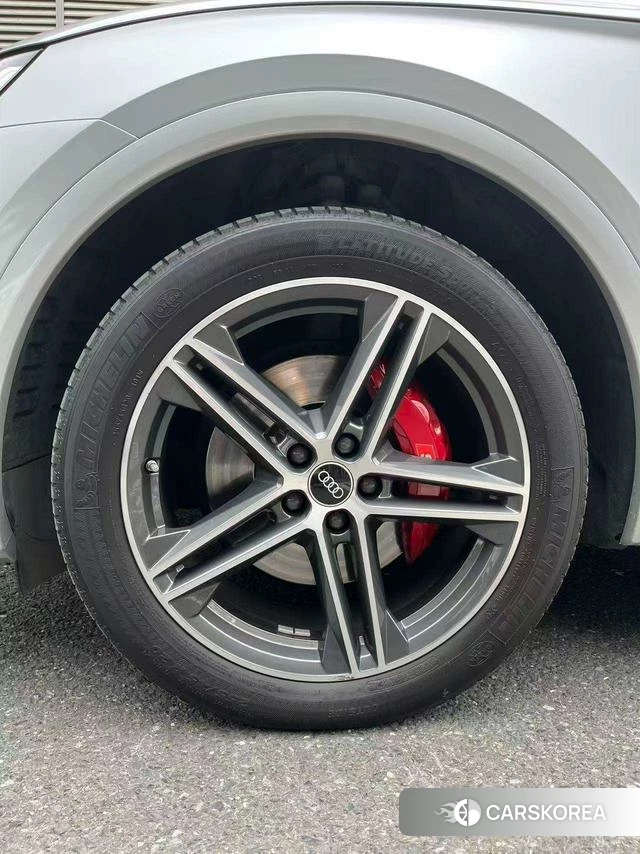 Audi SQ5 2023 Серебристо-серый из Китая, фото 6