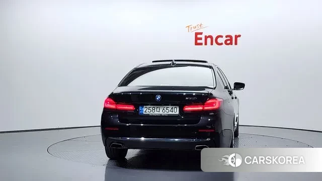 BMW 5 Series (G30) id 3373288 из Кореи 14