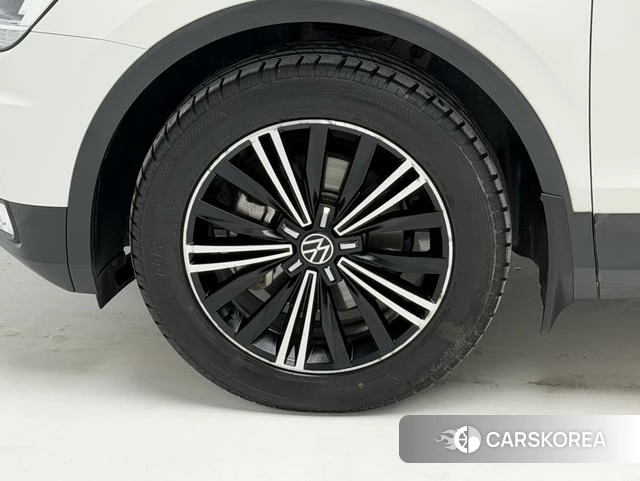 Volkswagen Tiguan L id 4359006 из Китая 11