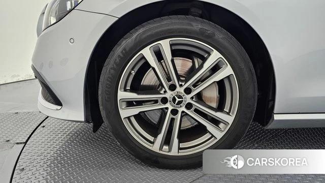 Mercedes-Benz E-Class W213 id 4645989 из Кореи 27