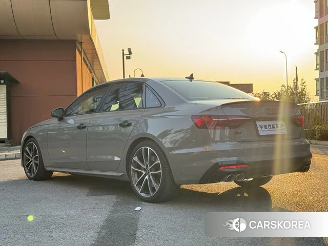 Audi S4 2021 Серебристо-серый из Китая, фото 4