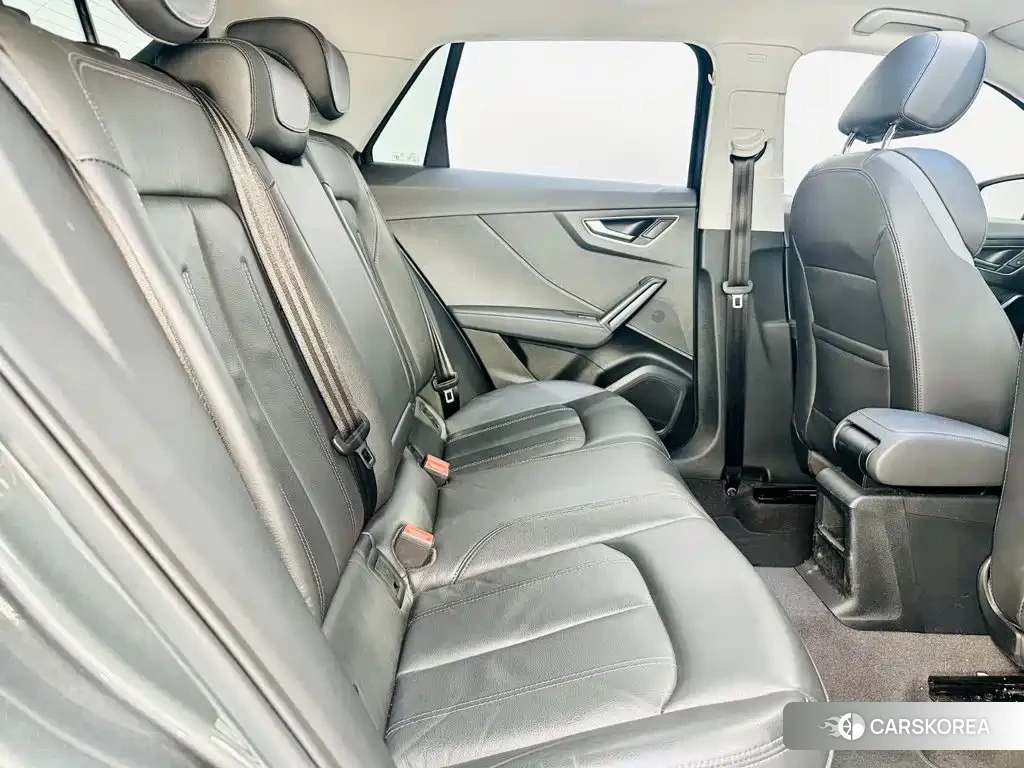 Audi Q2L 2022 Silver/gray из Китая, фото 4