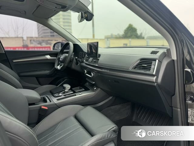 Audi Q5L 2023 Черный из Китая, фото 4