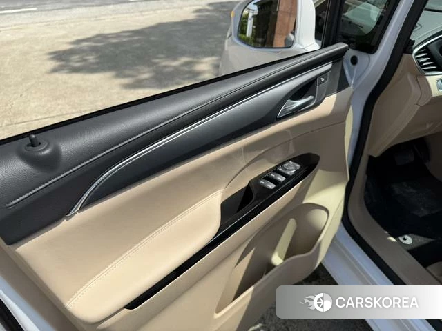 Buick GL8 2025 Серебристо-серый из Китая, фото 5