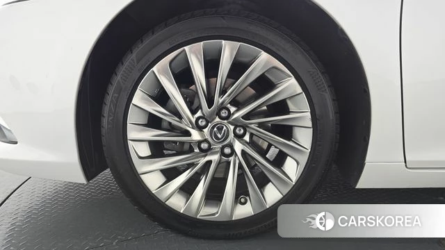 Lexus ES300h 7th generation id 4232928 из Кореи 28