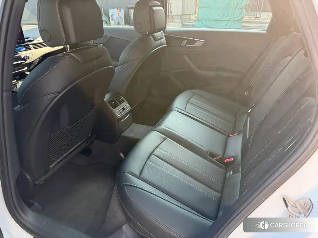 Audi A4L id 4617064 из Китая 7
