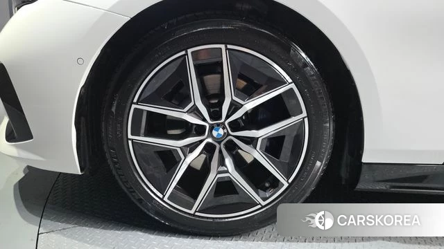 BMW 5 Series (G60) id 4427609 из Кореи 26