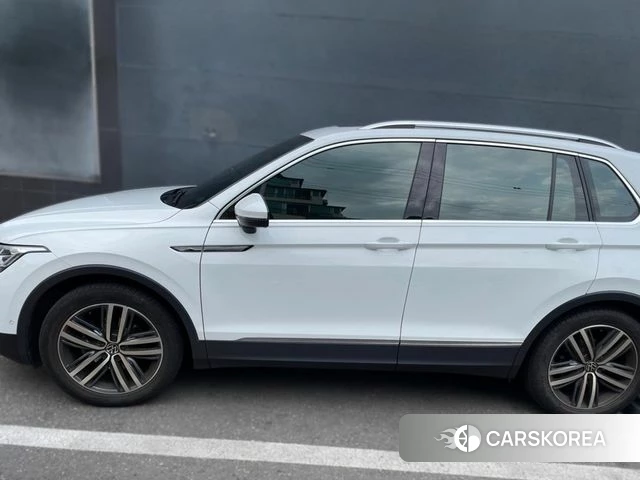 Volkswagen Tiguan second Generation 2024 Белый из Кореи, фото 4