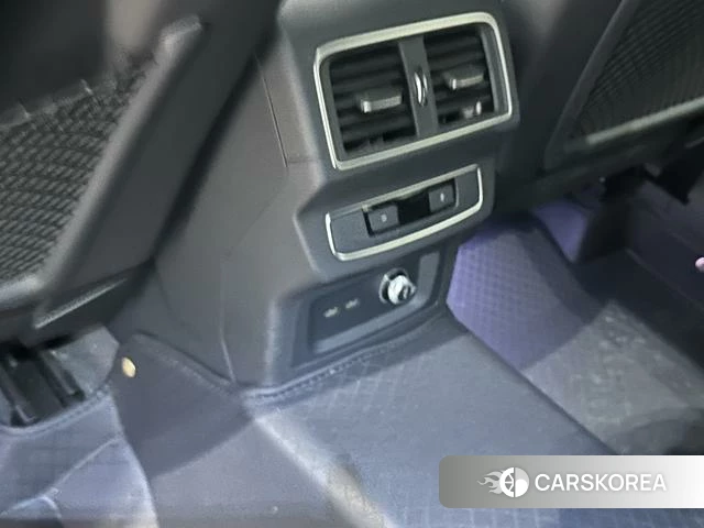 Audi Q5L id 4333909 из Китая 13
