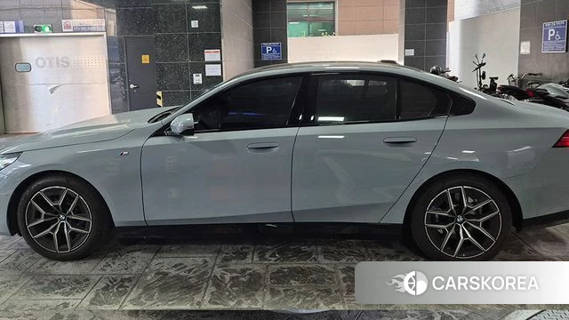 BMW 5 Series (G60) id 3837868 из Кореи 14