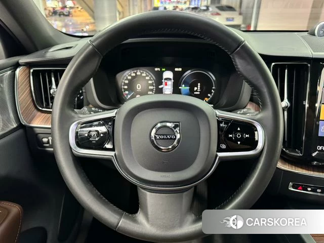 Volvo XC60 PHEV id 3889109 из Китая 13