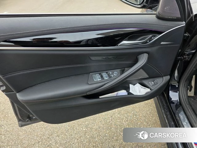 BMW 5 Series (G30) 2021 Черный из Кореи, фото 6