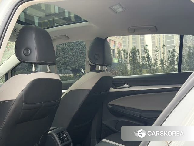 Volkswagen Golf 2022 Белый из Китая, фото 4