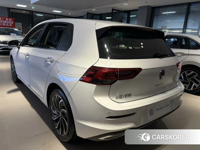 Volkswagen Golf 2022 Белый из Китая, фото 4