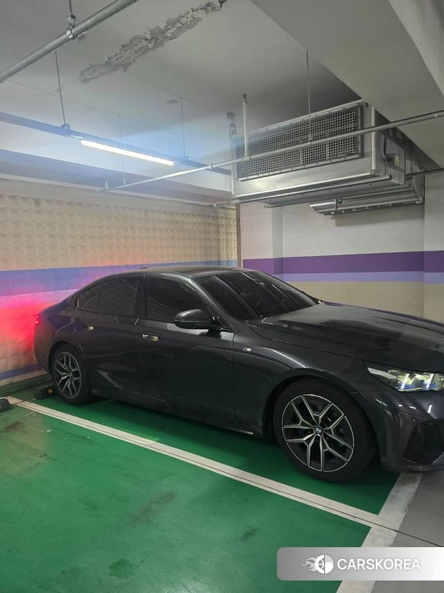 BMW 5 Series (G60) 2025 Серый из Кореи, фото 6