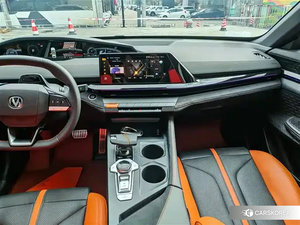 Chang'an Changan UNI-V 2024 Белый из Китая, фото 4