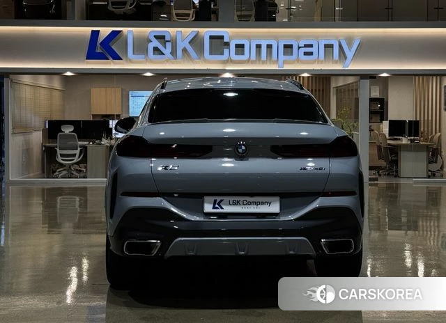 BMW X6 (G06) 2026 Светло-серебряный цвет из Кореи, фото 4