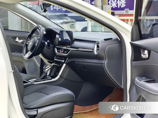 Kia K3 2023 Белый из Китая, фото 4