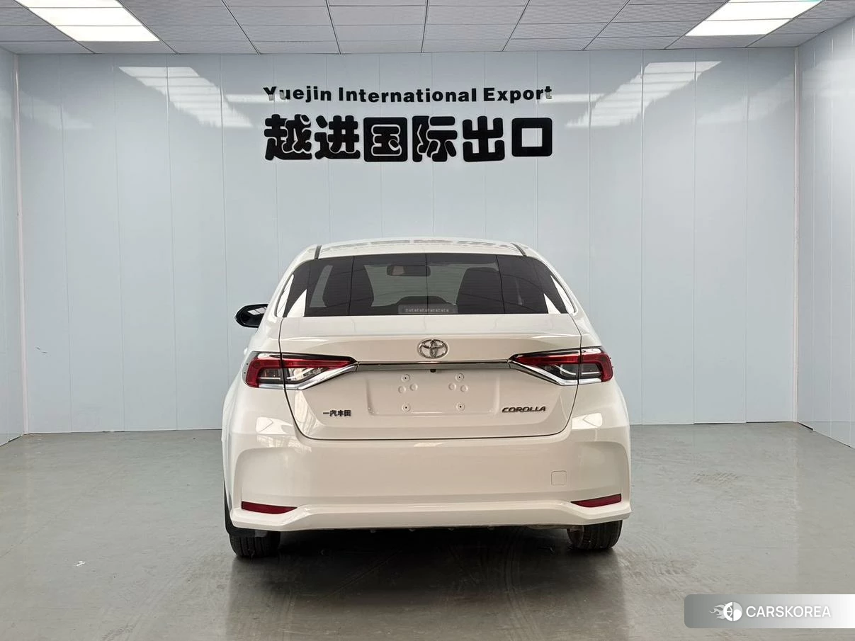 Toyota Corolla 2021 Белый из Китая, фото 5