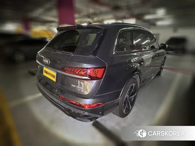 Audi Q7 2021 Темно-серый из Китая, фото 4