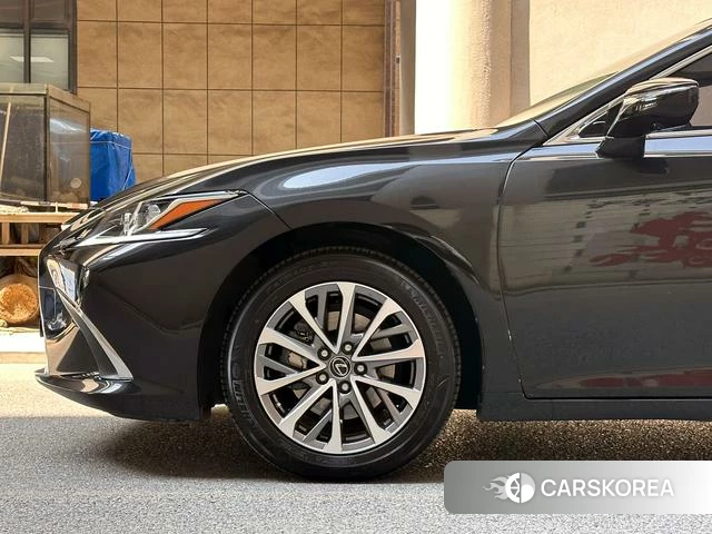 Lexus ES id 4299953 из Китая 8