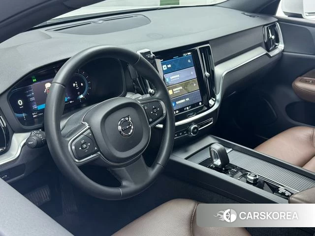 Volvo S60 2023 Белый из Китая, фото 4