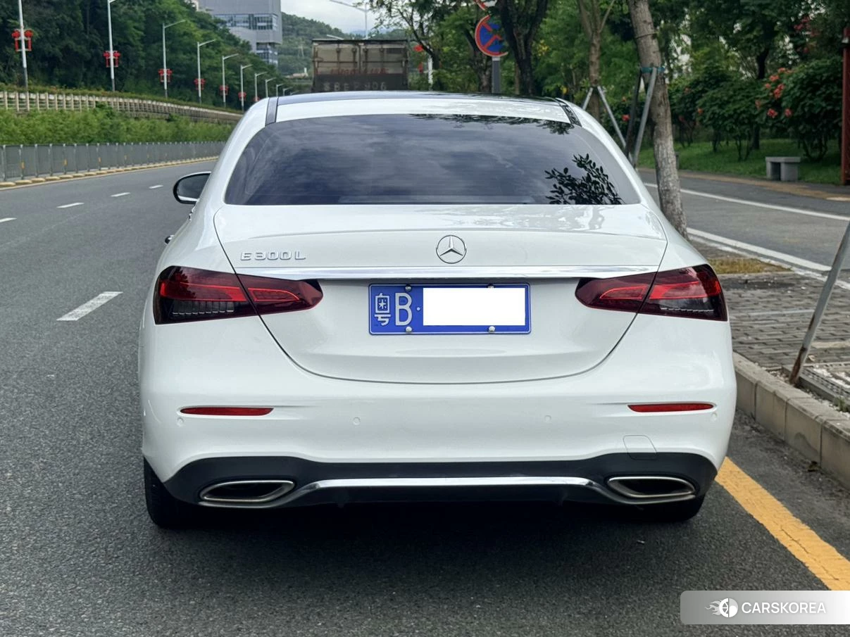 Mercedes-Benz E-Class 2022 Белый из Китая, фото 4