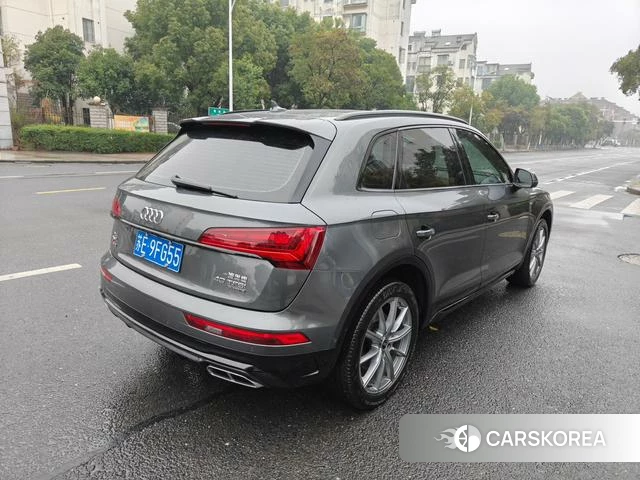 Audi Q5L 2022 Темно-серый из Китая, фото 4