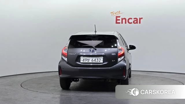 Toyota Prius C id 3820939 из Кореи 14