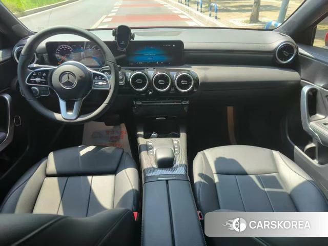 Mercedes-Benz Class A 2023 Красный из Китая, фото 4