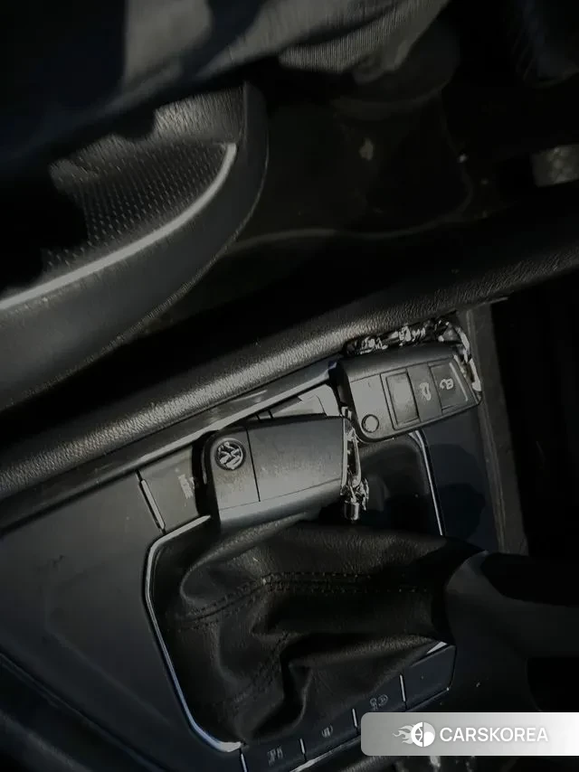 Volkswagen Tiguan Allspace 2023 Черный из Кореи, фото 4