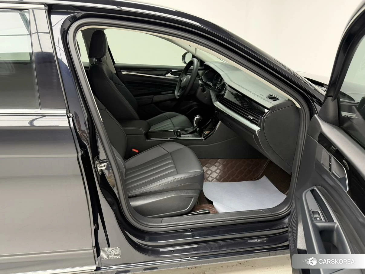 Volkswagen Passat PHEV id 4407599 из Китая 12