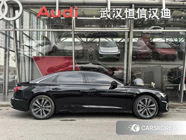 Audi A6L id 4348308 из Китая 18