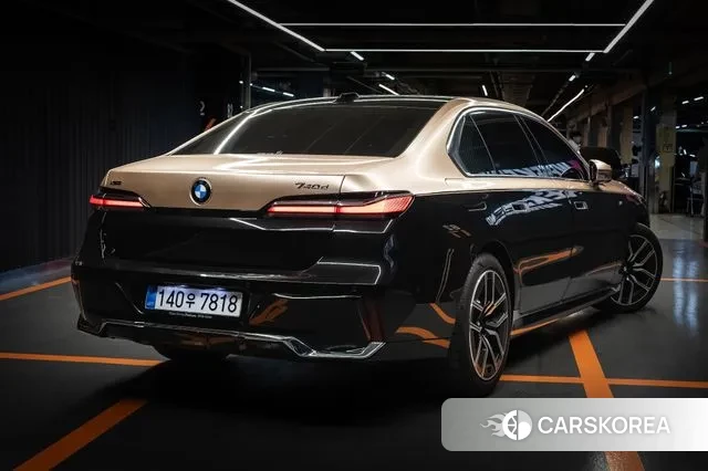 BMW 7 Series (G70) 2025 Золотой двухцветный из Кореи, фото 4